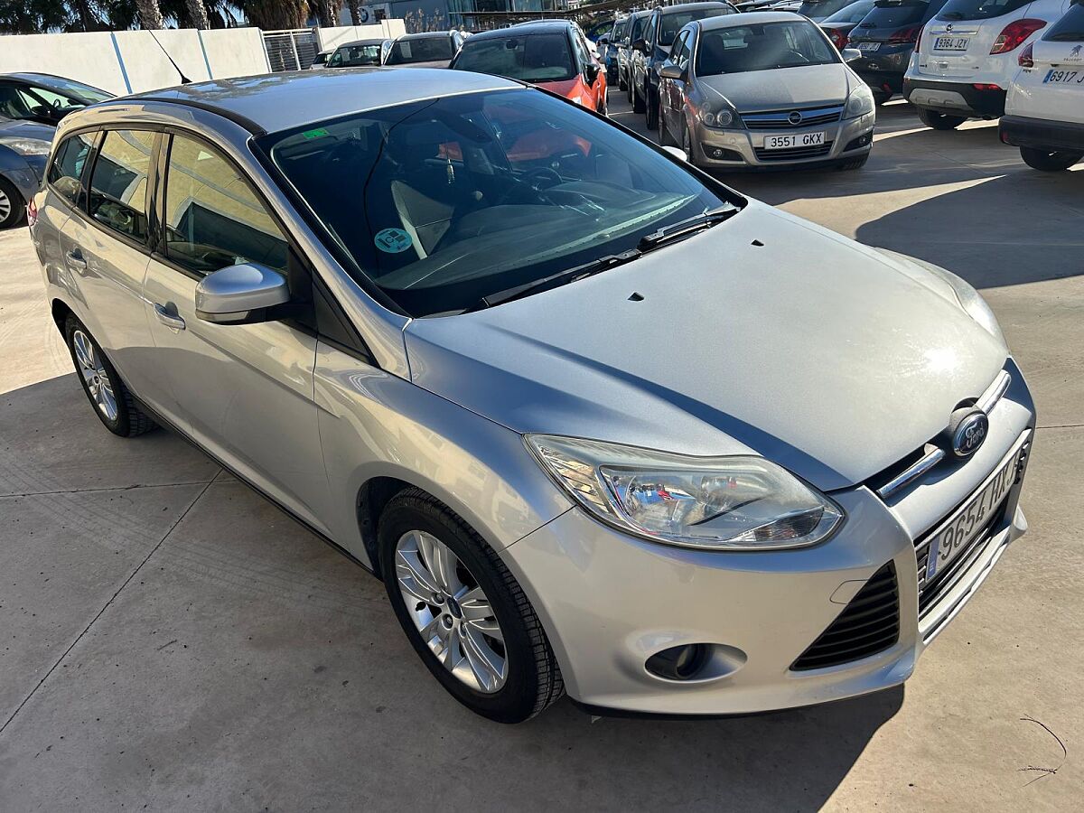 FORD FOCUS TREND 1.6 ESTATE SPANISH LHD IN SPAIN 69000 MILES SUPER 2014